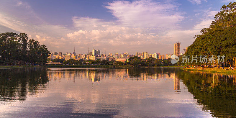 从巴西伊比拉普埃拉公园(Ibirapuera Park)可以看到圣保罗令人惊叹的美景。